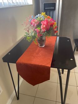 **Modern Black Glass Console/Sofa Table – Great condition **