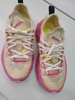 Tennis  SOREL  SIZE  5.5