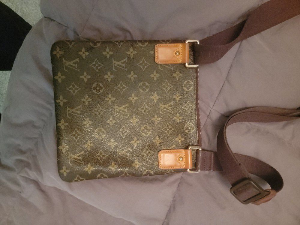 Louis Vuitton Lanyard for Sale in Camp Lejeune, NC - OfferUp