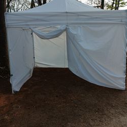 EZ UP 10×10 canopy with detachable walls