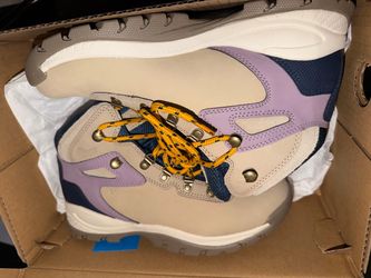 Columbia boots brand new