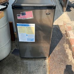 SANYO SMALL  Refrigerator