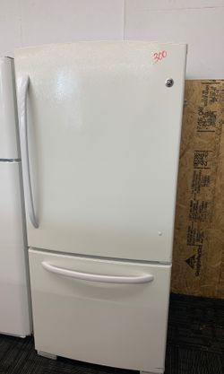 Ge bottom freezer white