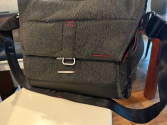 Peak design camera messenger bag
