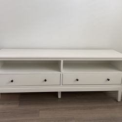 Like-New IKEA IDANÄS TV Stand – White, Excellent Condition