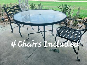 Outdoor Patio Table and 4 Chairs Set