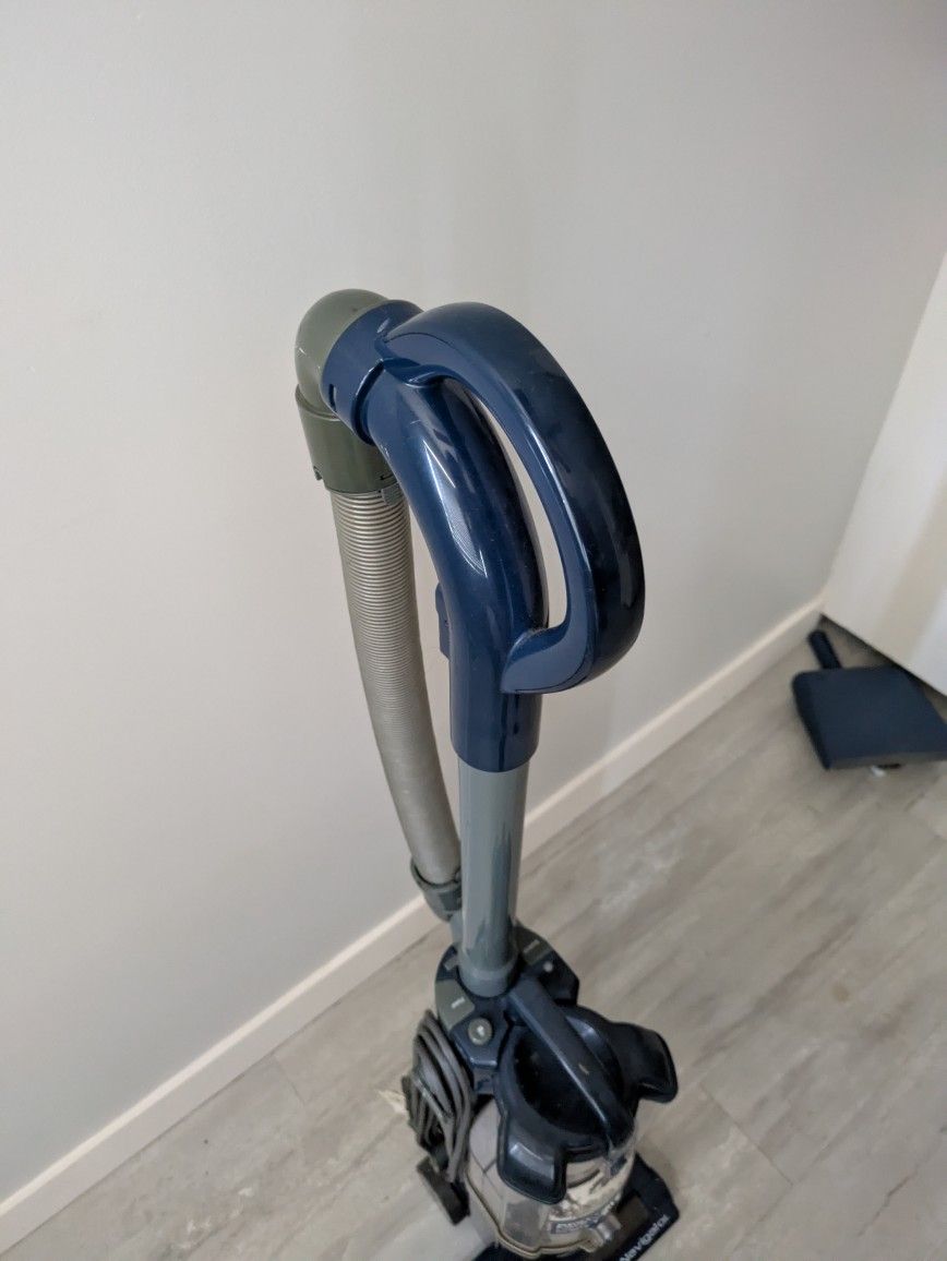 Shark Navigator Upright Vacuum (Model NV105 26) – Works Great_MUST GO!