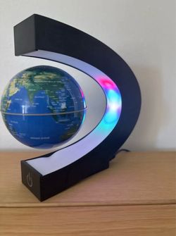 Magnetic Levitating Globe Lamp — Multicolor LED Light