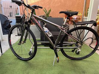 GT 3.0 mountain bike 24 speeds immaculate condition