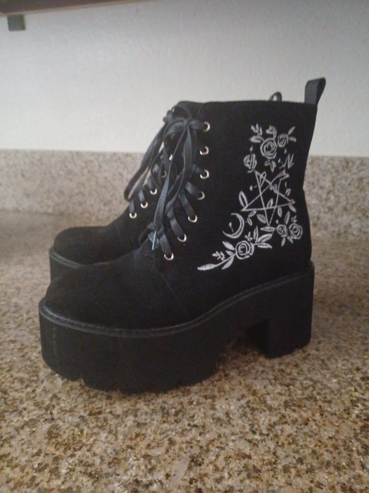 Womens Flower Print Thick Heel Combat Boots With Floral Embroidery