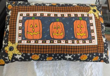 Halloween pillow 
Excellent condition