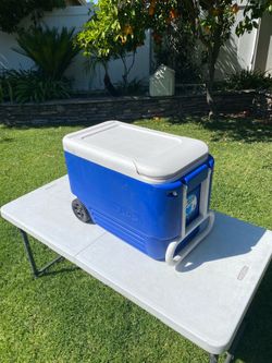 Gd. Cond. Igloo 38 Qrt Wheelie Cooler