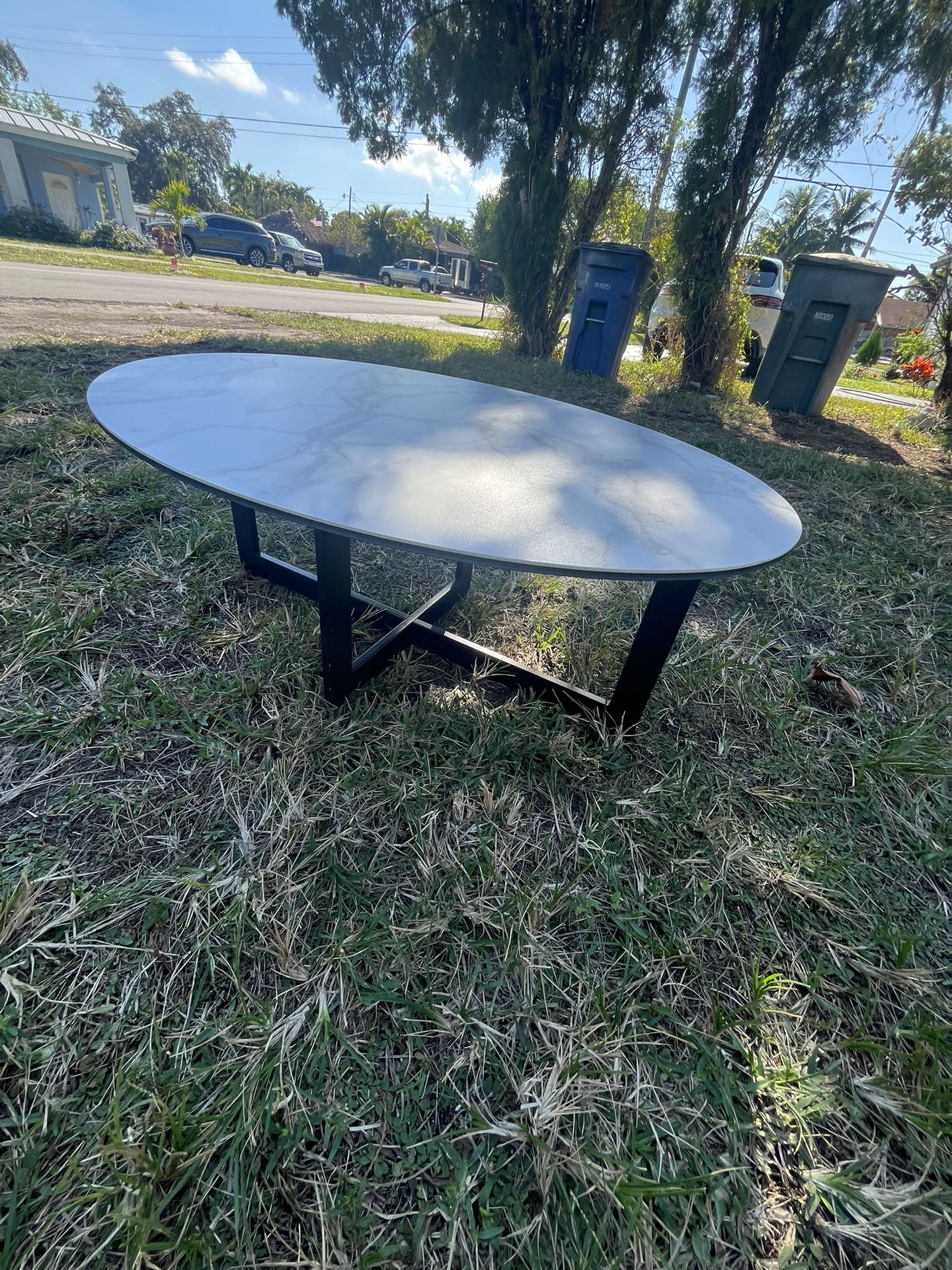 Oval coffee table 