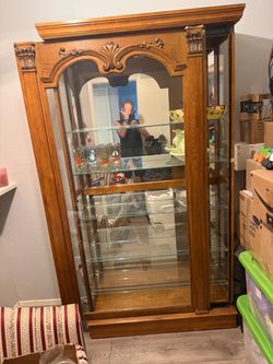 Pulaski Two-way Sliding Door Curio