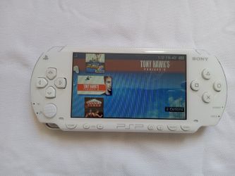 WHITE * PSP * WITH 5,000 GAMES !!!