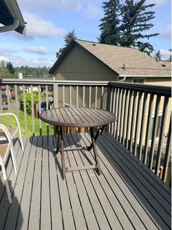 Outdoor Patio Table – Good condition!
