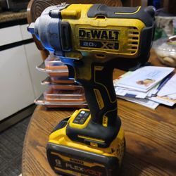 Dewalt 1/2 " Impact With 2 Batteries 