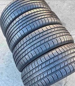 215 65 17 Goodyear tires Con 80% de Vida Las 4
