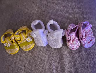Baby girl shoes  0-3 mois