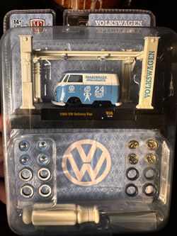M2 MACHINES VOLKSWAGEN MODEL KIT R50 1960 VW DELIVERY VAN 1:64