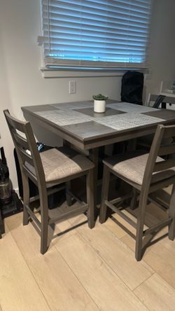 Dinner table with 3 chairs