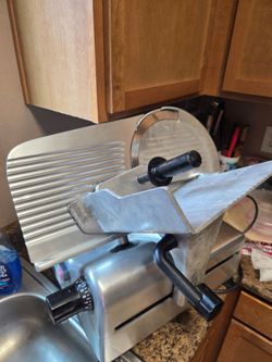 Electric meat slicer