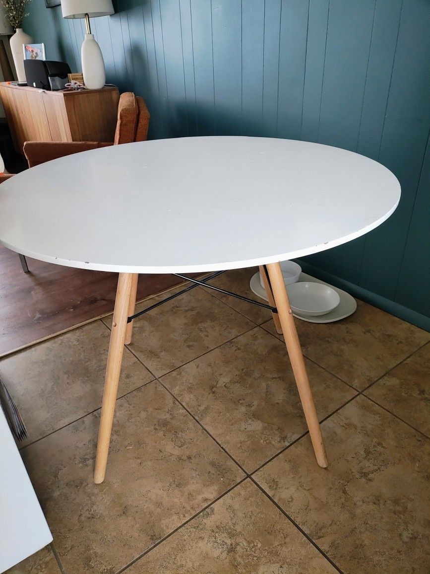 Round Kitchen Table