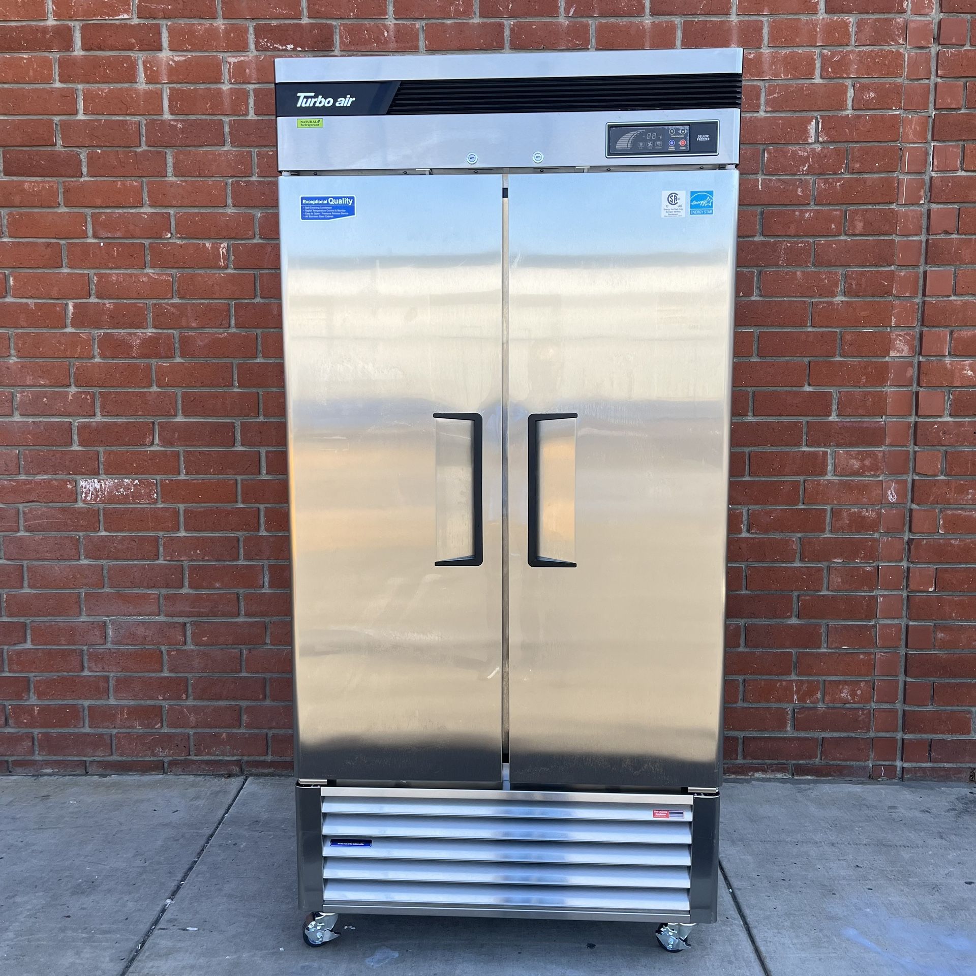 Turbo Air TSF-35SDN-N 39" Two Section Reach In Freezer, (2) Solid Doors, 115v