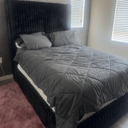 Full Size Bed With Mattresses 