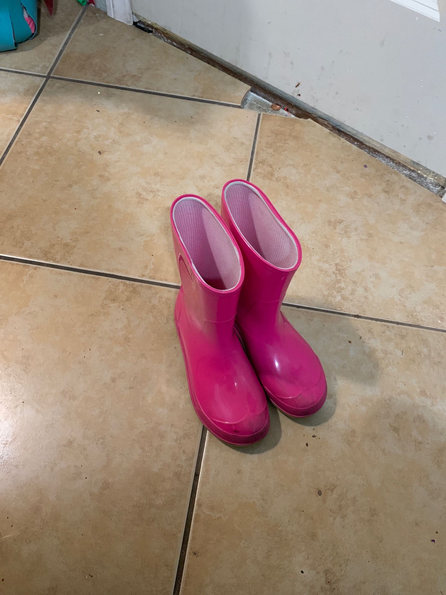 Girls pink rain boots