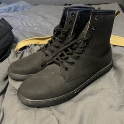 DOC MARTINS *USED* Men’s Size 9 