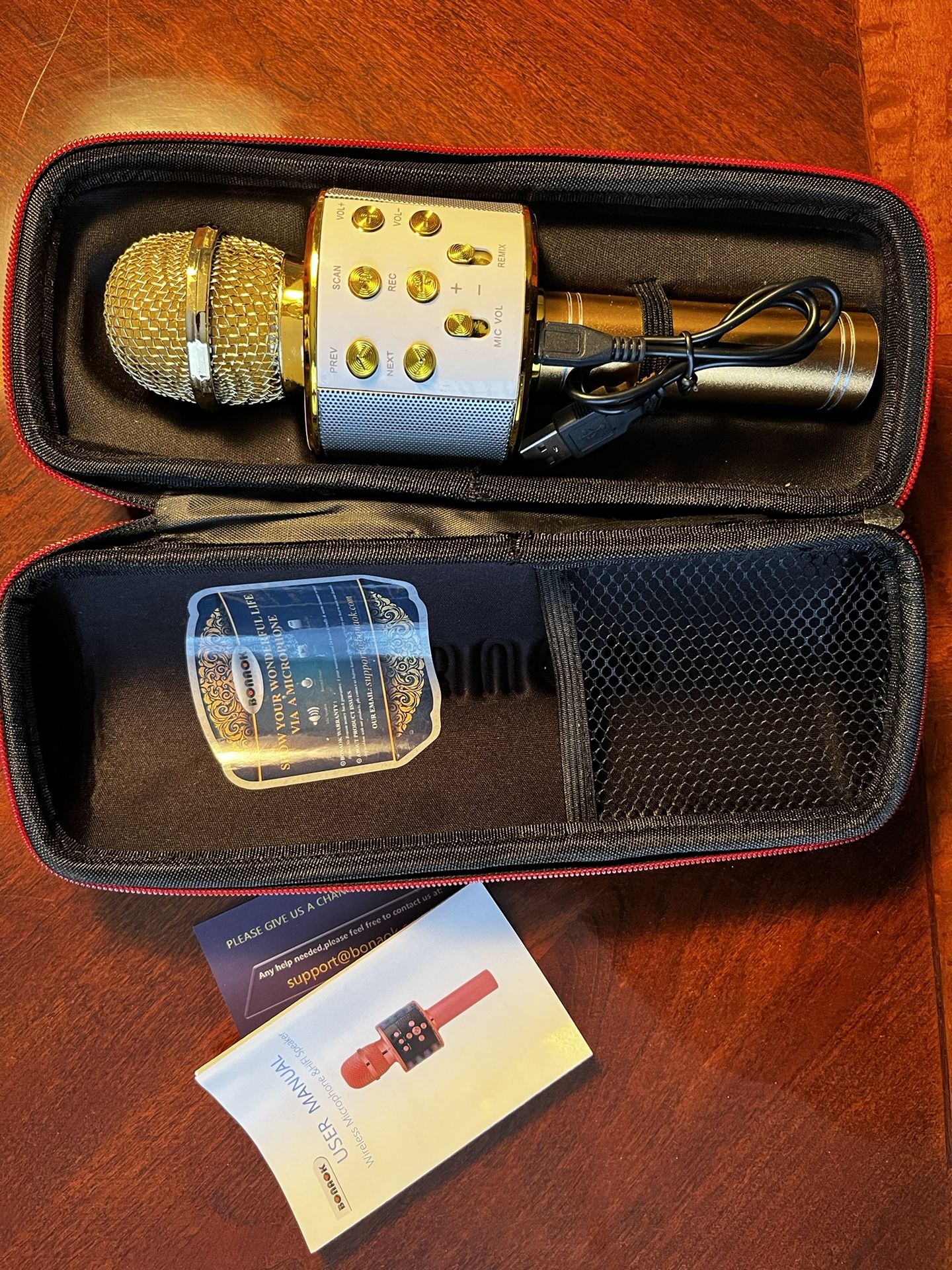 Bonaok wireless microphone