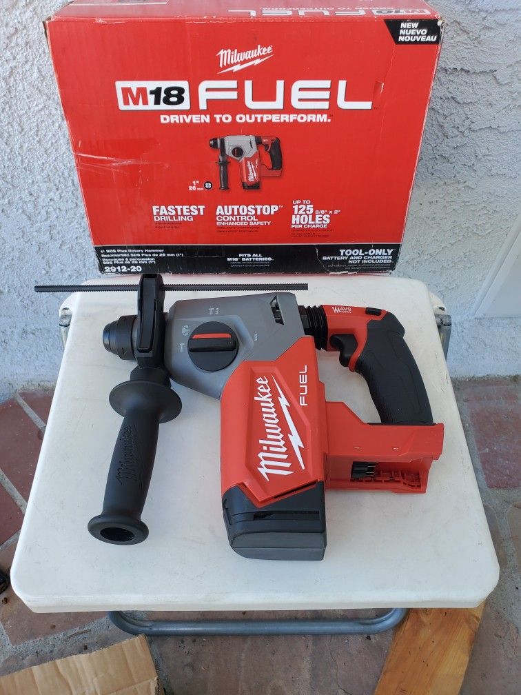 Milwaukee
M18 FUEL 18V Lithium-Ion Brushless Cordless 1 in. SDS-Plus Rotary Hammer (Tool-Only)