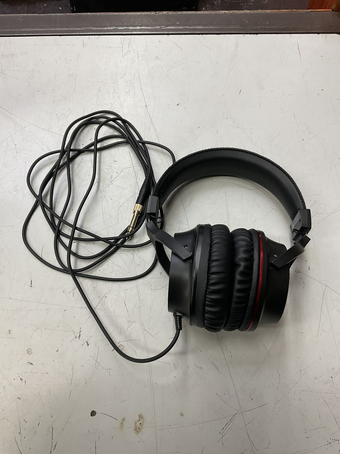 Focusrite Scarlett SH-450 Over-Ear Headphones