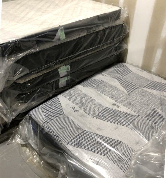 MATTRESS CLOSEOUT! Queen & King