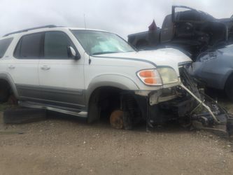 Toyota Tundra Secoya 4.7 motor transsmicion puertas el con 34k millas motor 750 transsmicion 400 puertas 100 dollares tapa trasera con vidrio 150