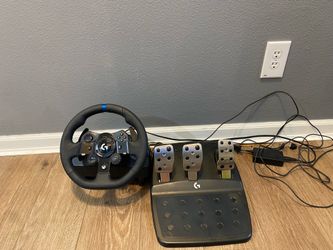Logitech G923 Racing Wheel and Pedals