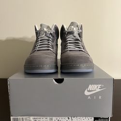 AIR JORDAN 5 RETRO 'LIGHT GRAPHITE AND WOLF GREY Size 13mens/14.5 women’s $350