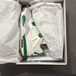 Pine Green SB Jordan 4 - DS/Never Worn -Size 10