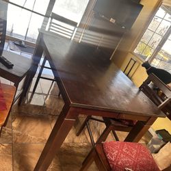 Dinning table w 4 chairs