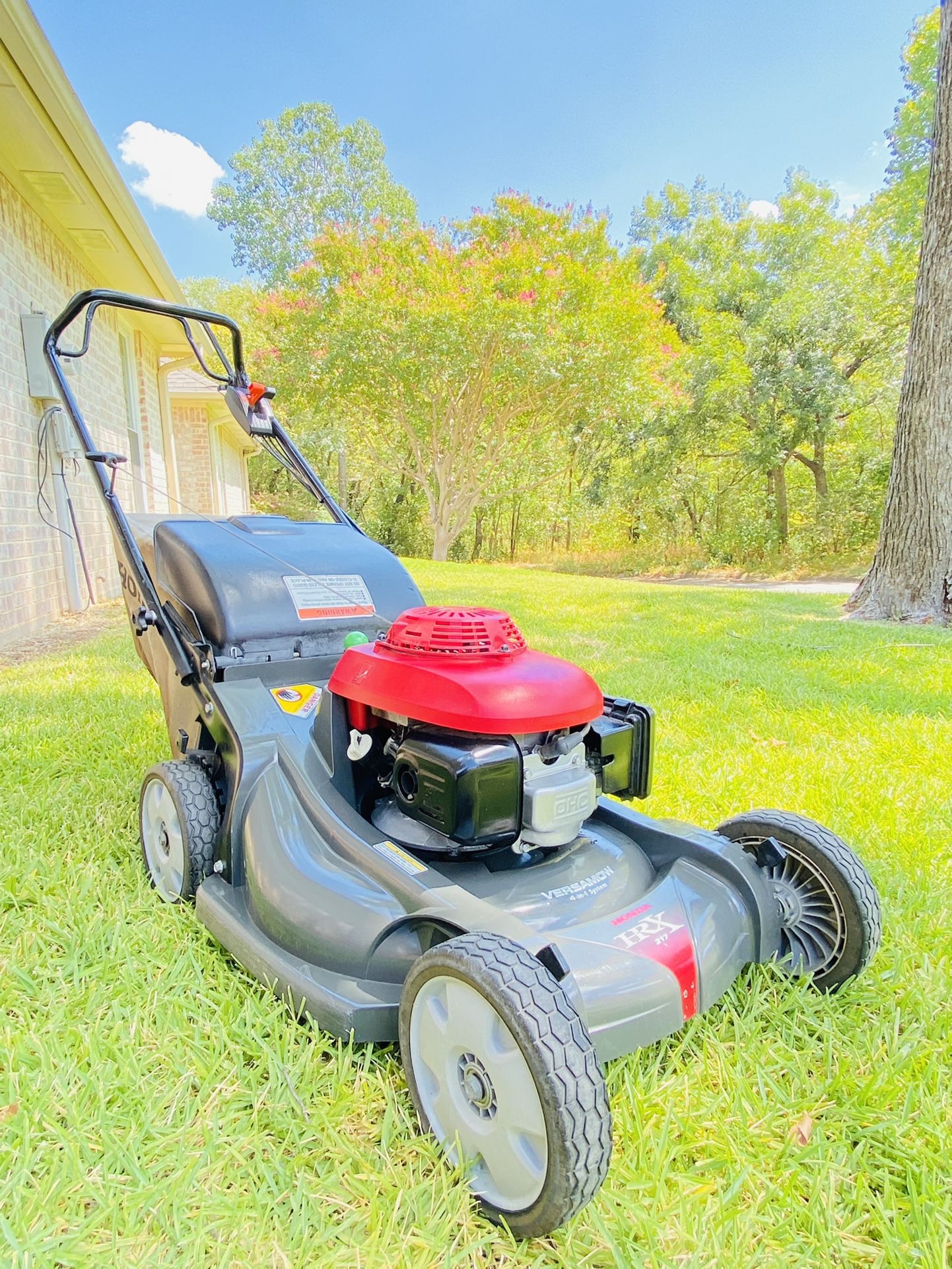 Honda HRX217 Dual Blade Self Propelled Lawn Mower With Bag