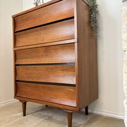 Vintage Johnson Carper Dresser 