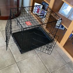 DOG CAGE New Never been Used. Medium Size 