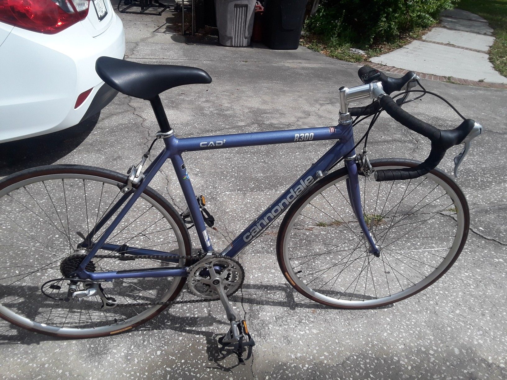 Cannondale R300, like new, road bike, 50cm frame, 700 tires, Shimano