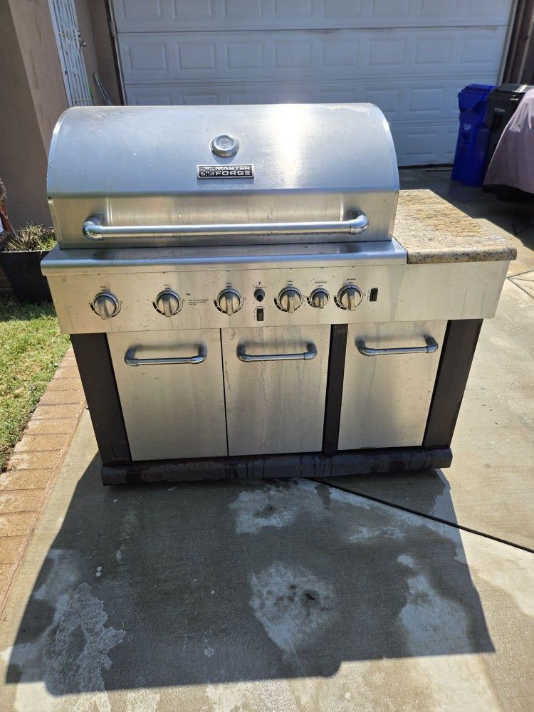 Bbq Grill Propane works

(( Just Needs New Burners ))