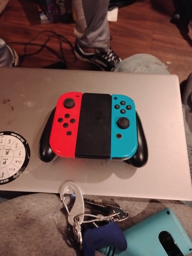 Nintendo Switch Remotes An Charger