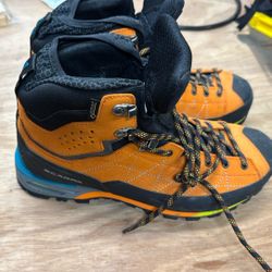 40.5 Scarpa Mountaineering Boots