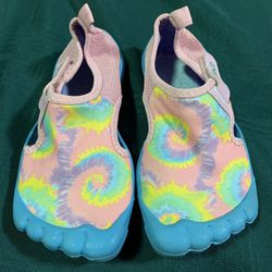 Newtz girls size 11/12 swim water shoes