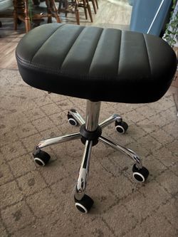 Rolling stool