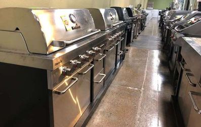 Brand New BBQ Grills and Smokers WNO2